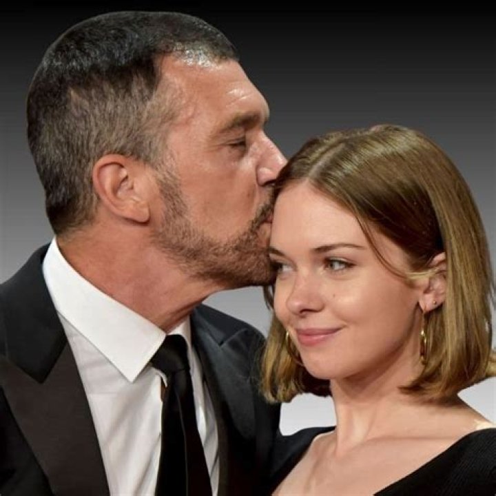 Melanie Griffith checks into rehab; Antonio Banderas gives her ultimatum