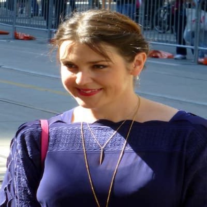 Melanie Lynskey Bio (Wiki) 