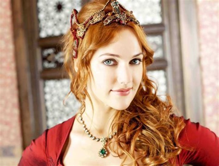 Meryem Uzerli Bio (Wiki) 