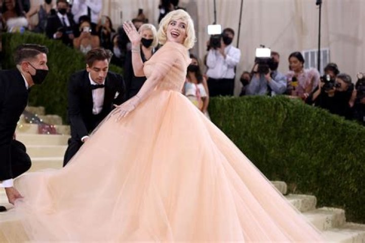 Met Gala co-chair Billie Eilish wore Oscar de la Renta & channeled Marilyn Monroe