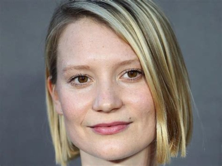 Mia Wasikowska Net Worth: Lifestyle & Career
