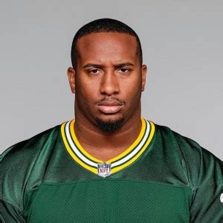 Mike Daniels Bio (Wiki) 