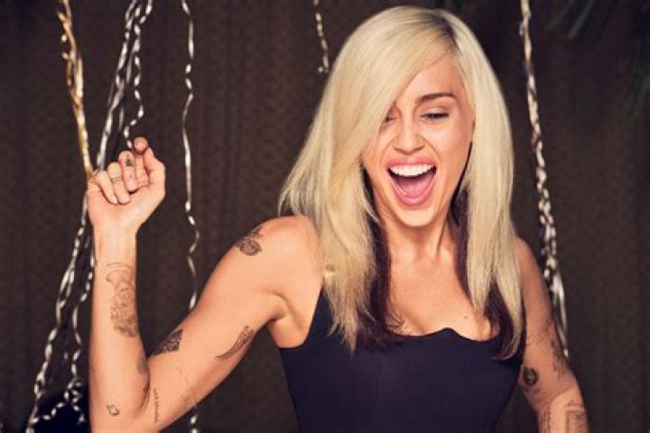 	Miley Cyrus shows off her 5-foot bong on Instagram: badass or dumb?	