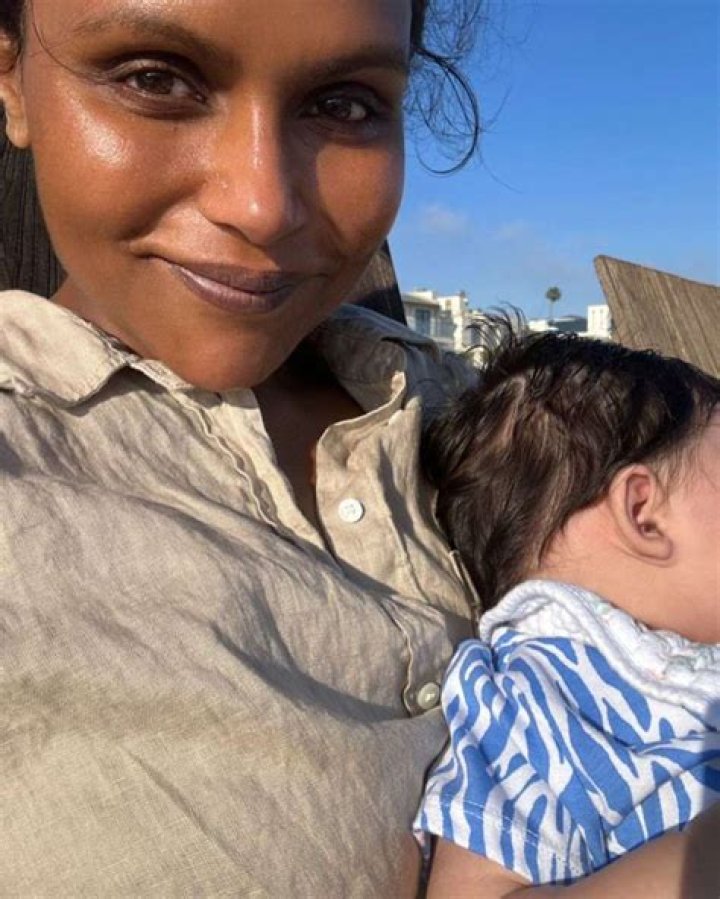 Mindy Kaling: Theories about the baby daddy of her daughter Katherine born in 2017!