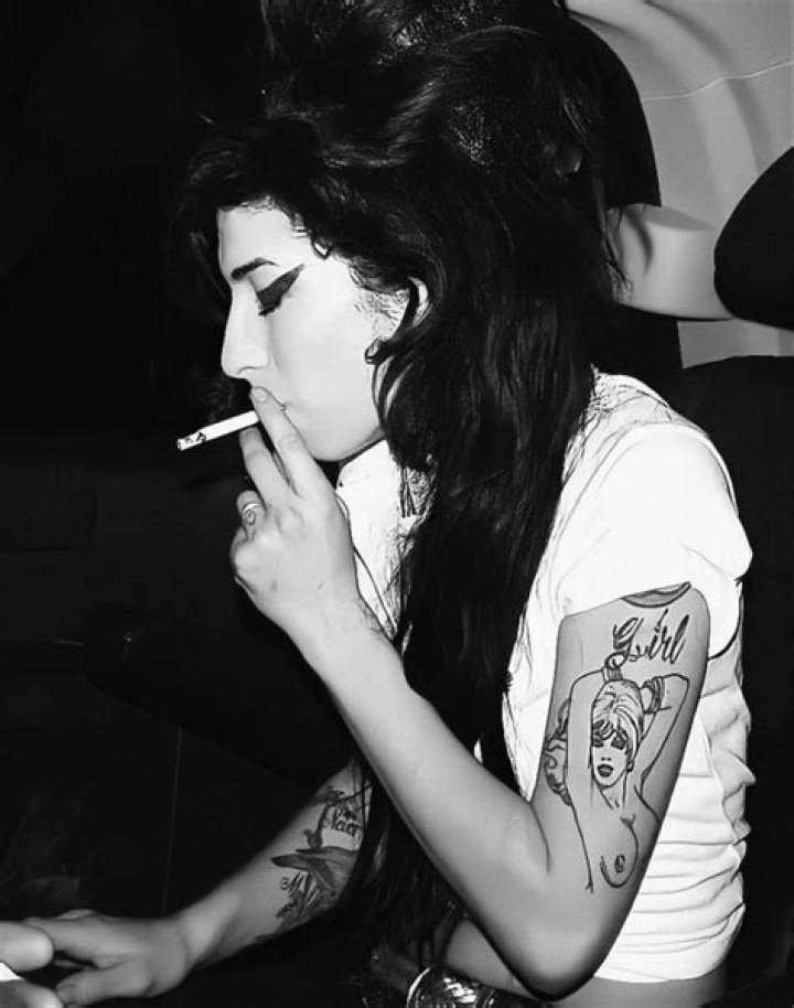 New video of Amy Winehouse smoking crack