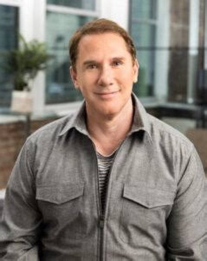 Nicholas Sparks Bio (Wiki) 