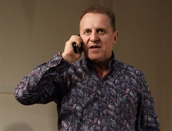 Nigel Lindsay Bio (Wiki) 