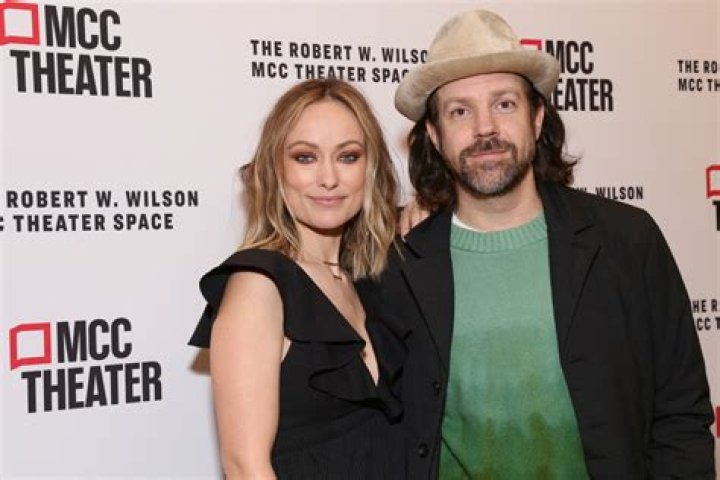 Olivia Wilde and Ellen DeGeneres cut Jason Sudeikis’ hair on air