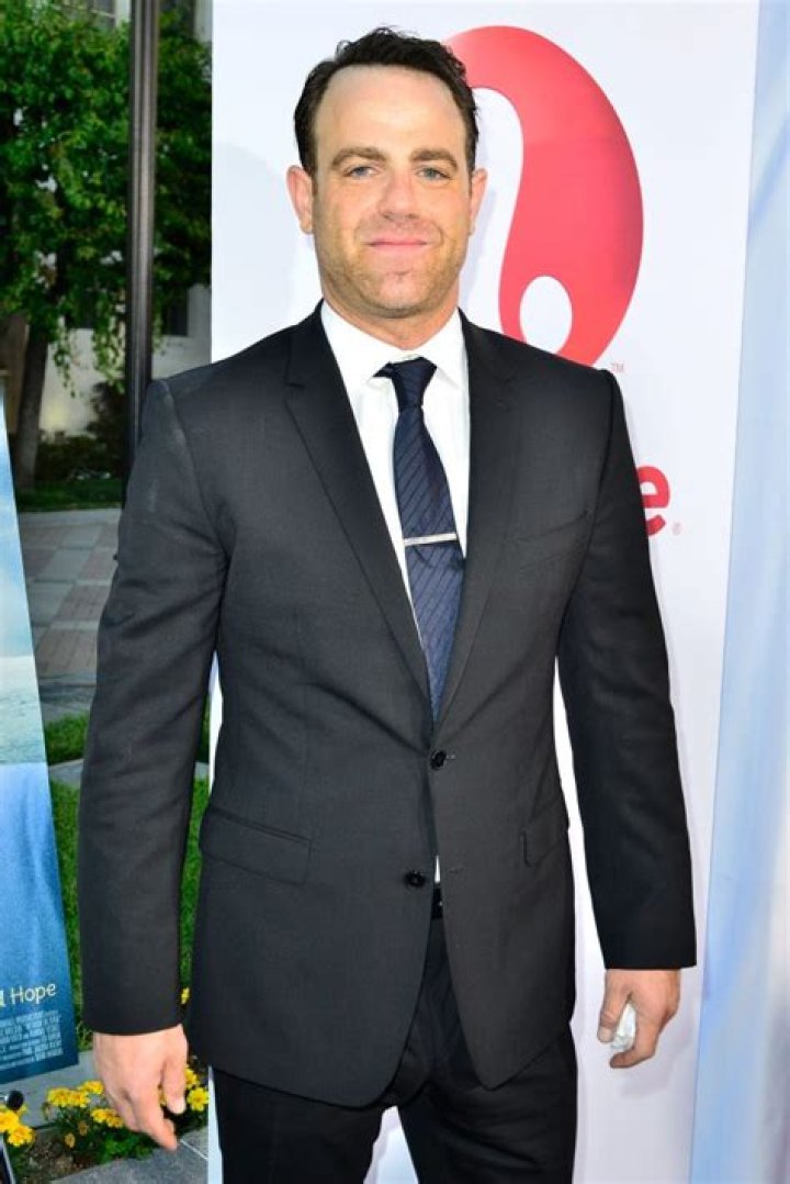 Paul Adelstein Net Worth - Wiki, Age, Weight and Height, Relationships, Family, and More