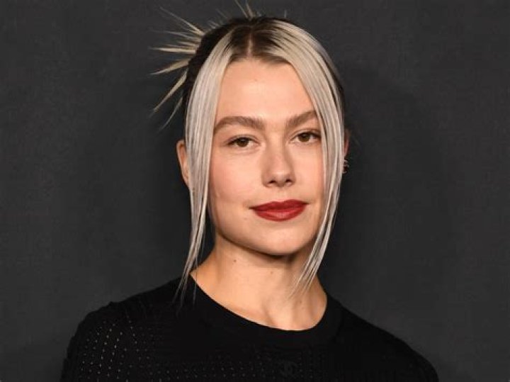 Phoebe Bridgers is mourning on tragic death of her father