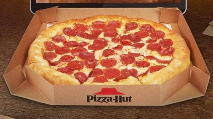 Pizza Hut wants Paris and Swedish Alex for Super Bowl Commercial