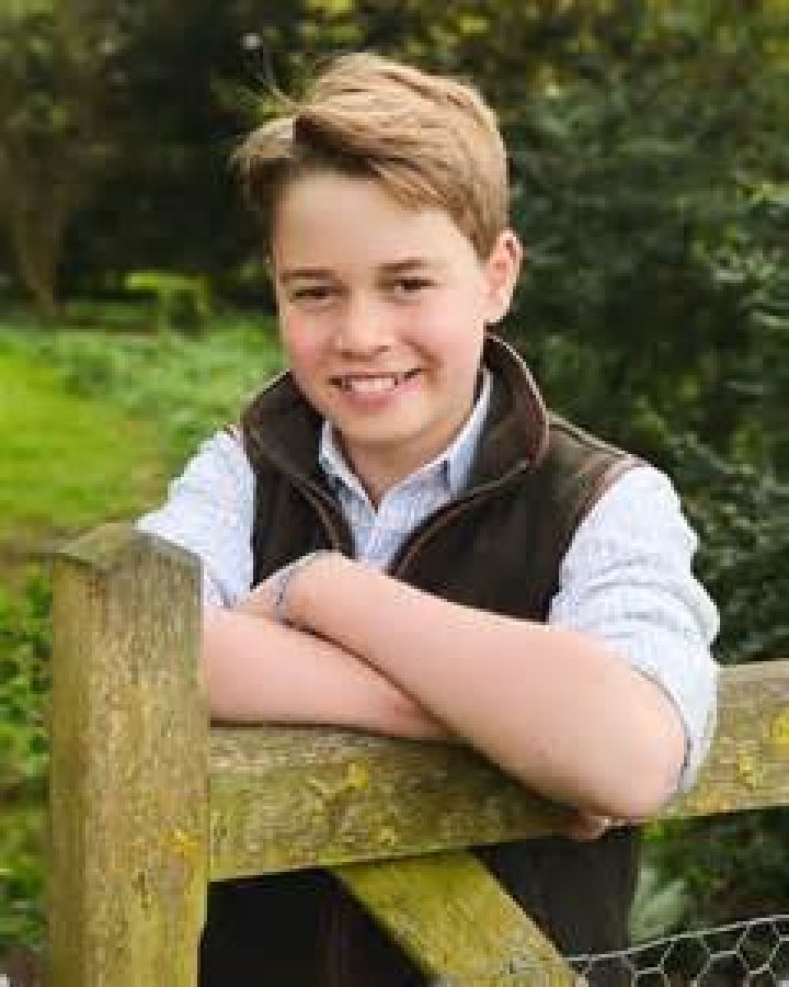 Prince George is Officially a Walker