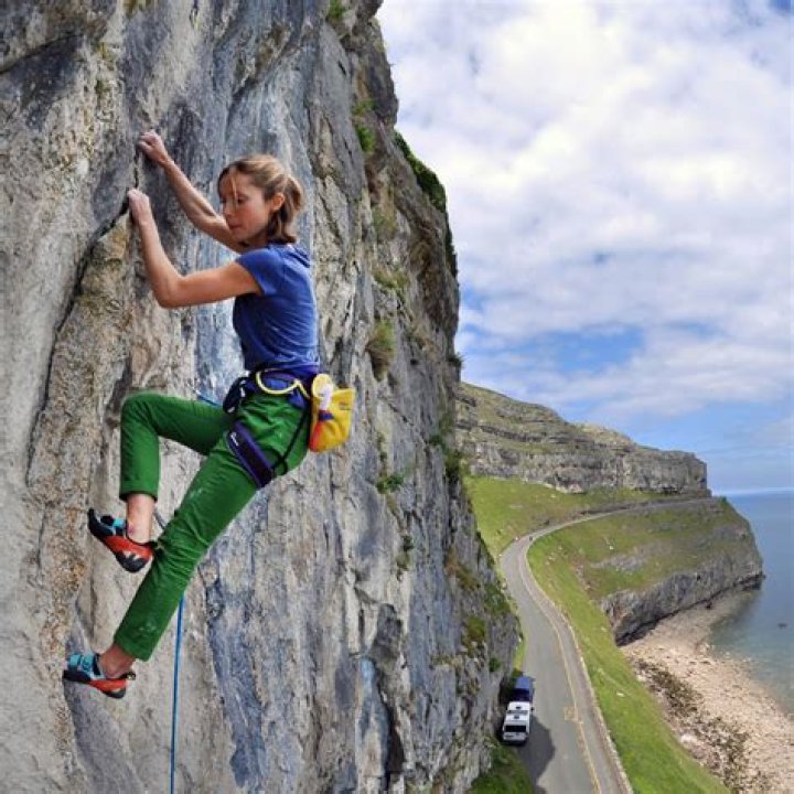 Prince William & Kate took a hike & did some rock climbing in Wales