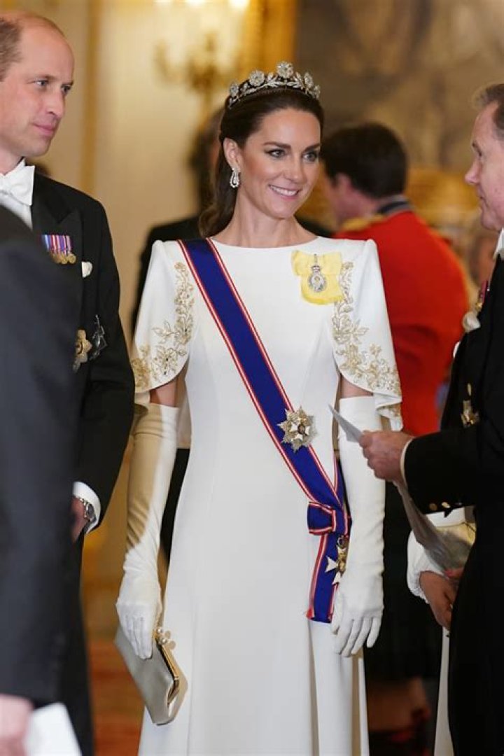 Princess Kate wore Jenny Packham & the Strathmore Rose Tiara to a state banquet
