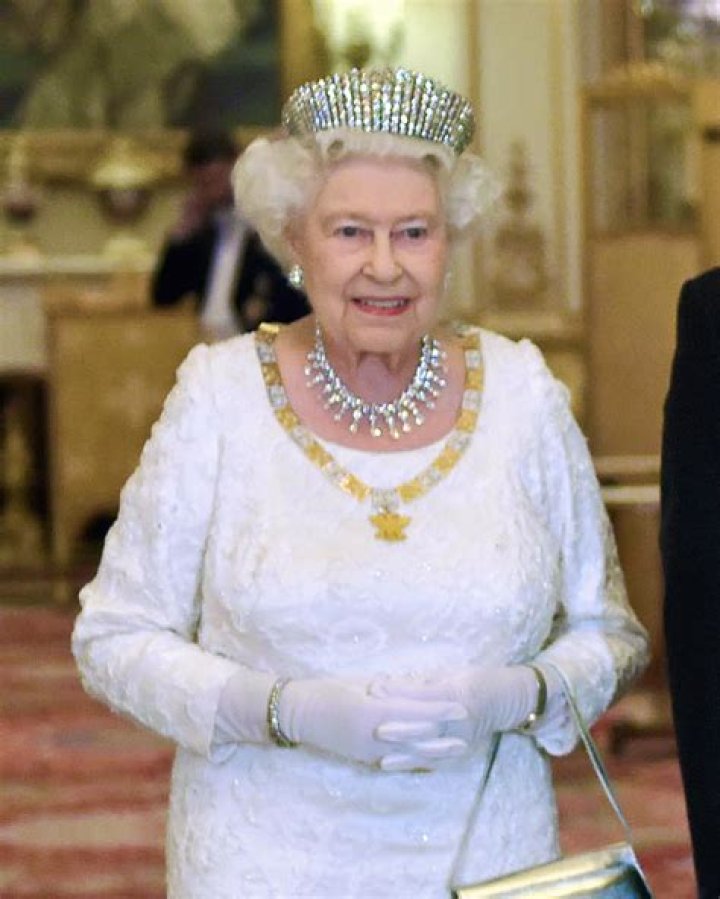Queen Elizabeth II and her love for pearl necklaces!