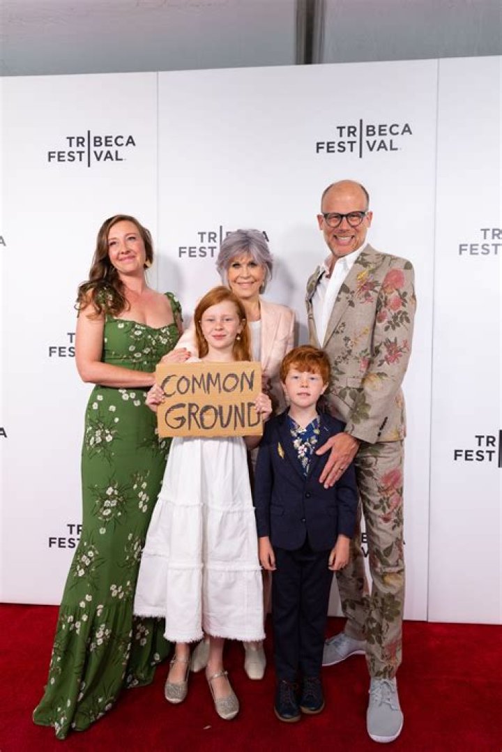 Rebecca Robertson - Age, Family, Bio