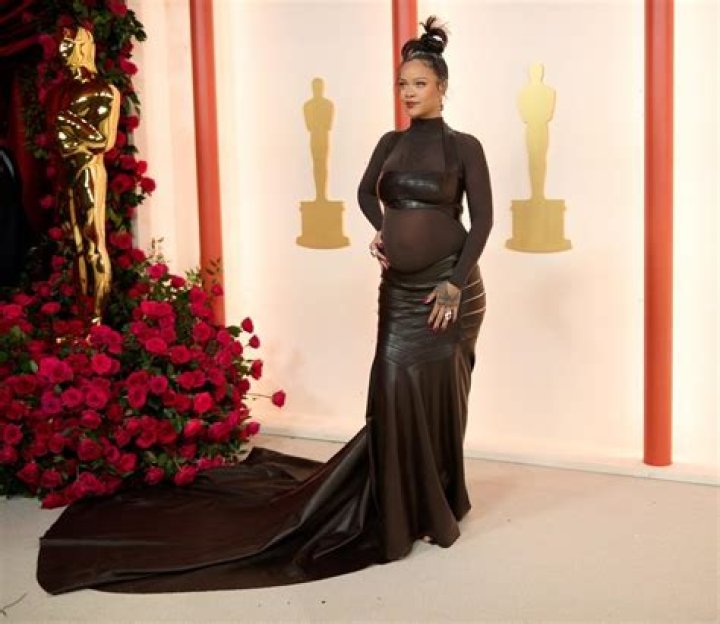 Rihanna wore Alaïa on the Oscar carpet: is she finally wearing maternity clothes?