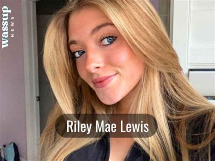 Riley Lewis (Instagram Star) - Age, Family, Bio