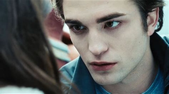 Robert Pattinson, armpit licker, wants “a girl of her mind, refusing to smell ‘pretty'”