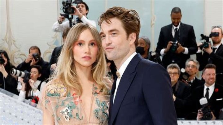 Robert Pattinson & Suki Waterhouse are expecting their first child