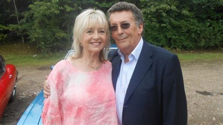 Robert Powell - Age, Family, Bio