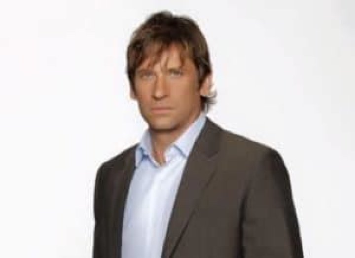 Roger Howarth Bio (Wiki) 