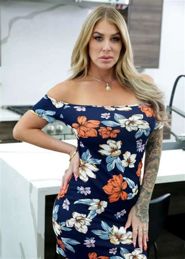 Romi Dames - Age, Family, Bio