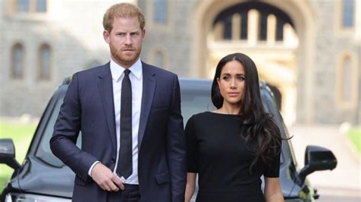 Royal experts are publicly begging Kensington Palace to stop with the clownery