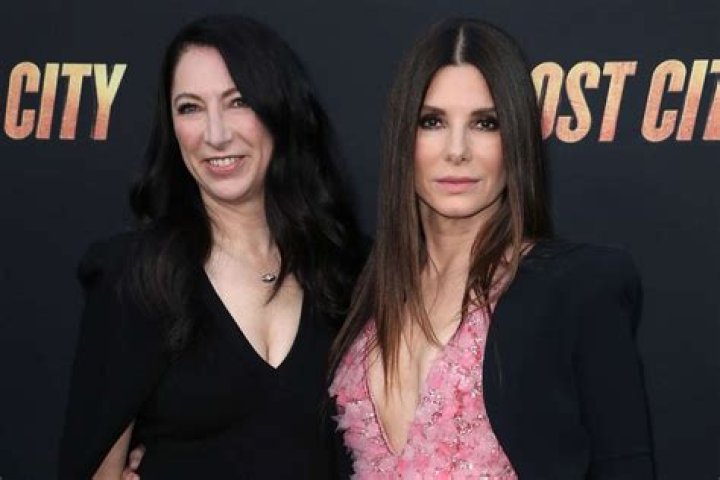 Sandra Bullock: no one should read comments or Google themselves