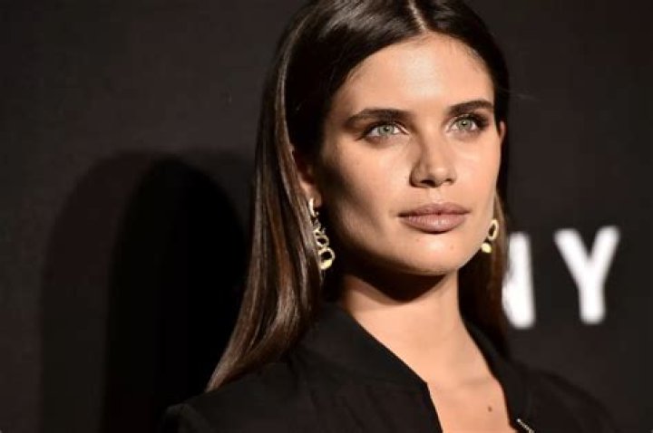 Sara Sampaio - Age, Family, Bio