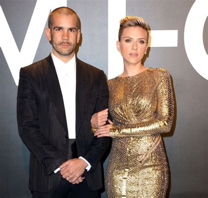 Scarlett Johansson will marry Romain next month in Paris or the Hamptons