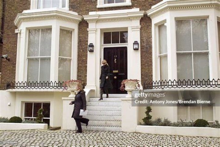 Sienna Miller & Balthazar Getty are househunting in England