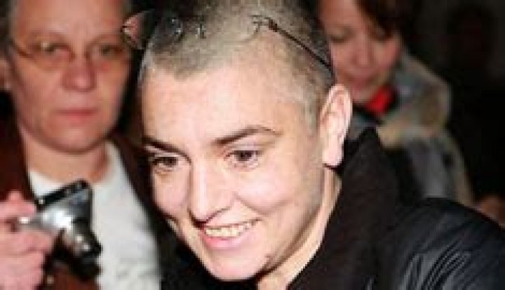 Sinead O’Connor deletes Twitter & website, cancels tour due to bipolar disorder