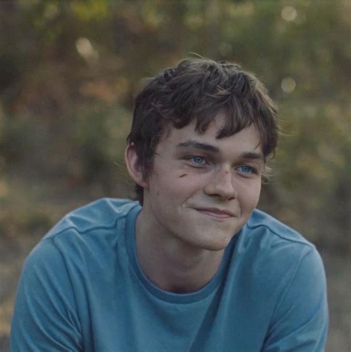 Small cheeky blue-eyed boy caught the hearts of producers. Explore about this Australian actor and model-Levi Miller!