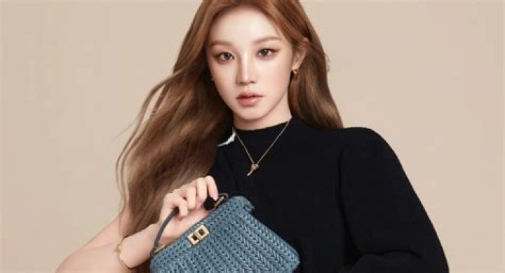 Song YUQI Pets - Celebrity Pets