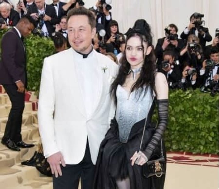 Space X Founder Elon Musk And His Girlfriend Grimes Are Expecting Their First Child!