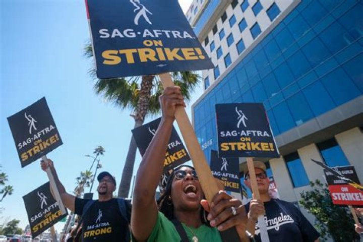 Stephen Amell does not support the SAG-AFTRA strike, thinks the strike is ‘myopic’