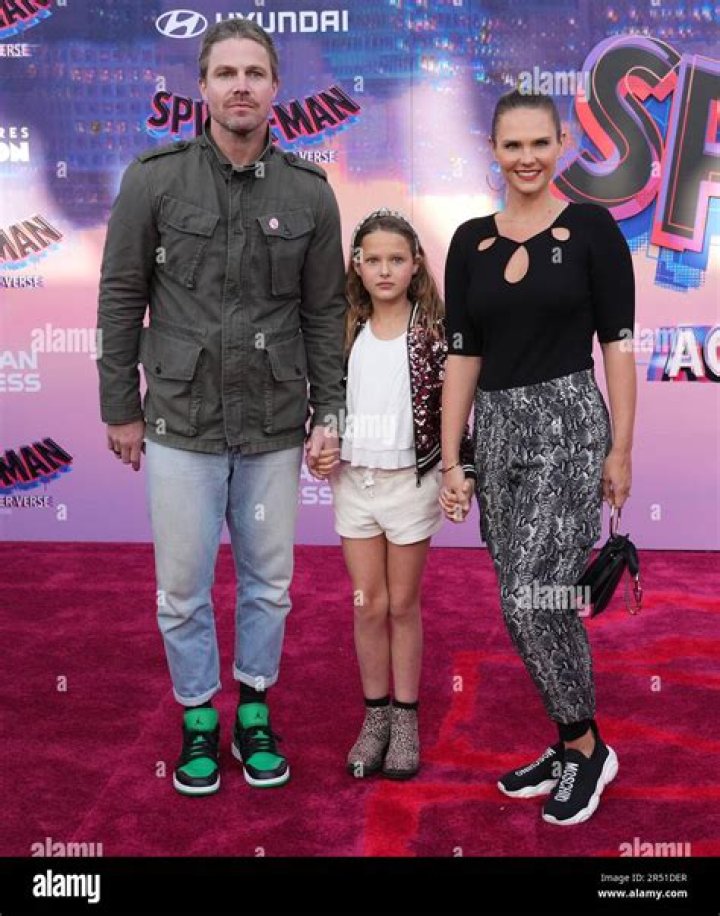 Stephen Amell is a Dad of Two! Welcomes 2nd child with wife Cassandra Jean