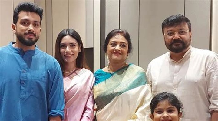 Tarini Kalingarayar Husband: Is She Married? Family Ethnicity