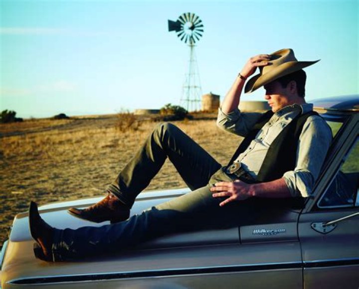 Taylor Kitsch does a James Dean-inspired shoot for GQ: tired or lovely?
