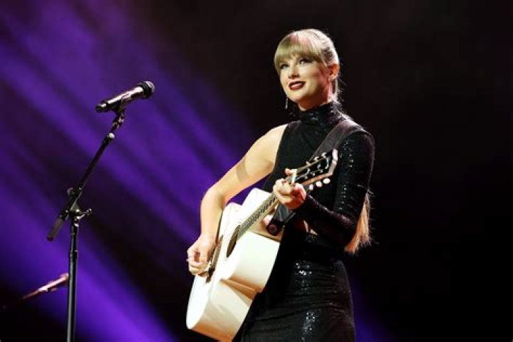 Taylor Swift may have just outed her favorite TV show with cute comment