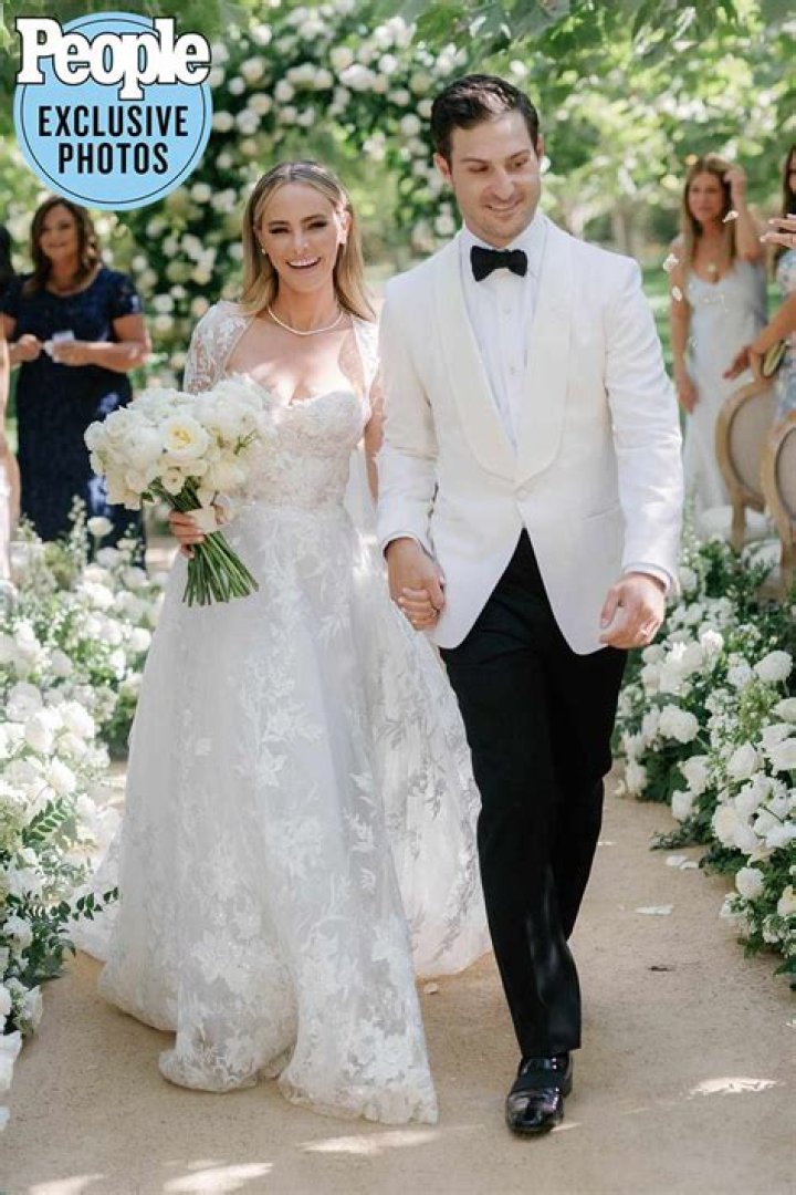The Bachelor’ Alum Amanda Stanton is Married to Fiance Michael Fogel 