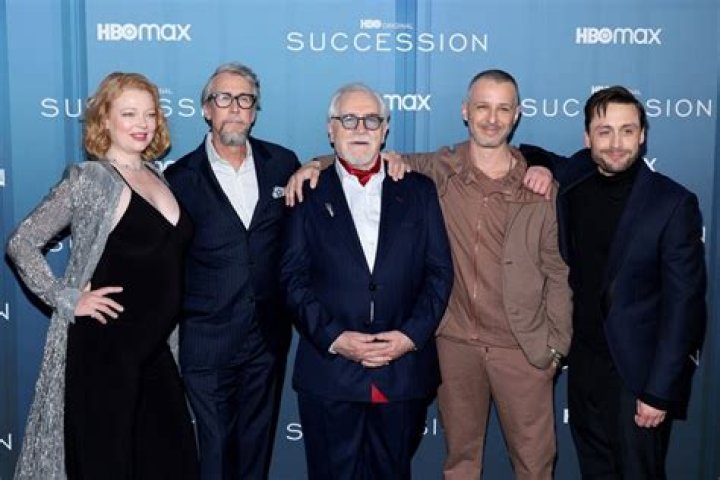 	The last ‘Succession’ premiere: hobo-chic Jeremy Strong & pregnant Sarah Snook!	