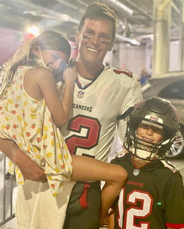Tom Brady is ‘very sad at the moment,’ Gisele left & he’s caring for the kids