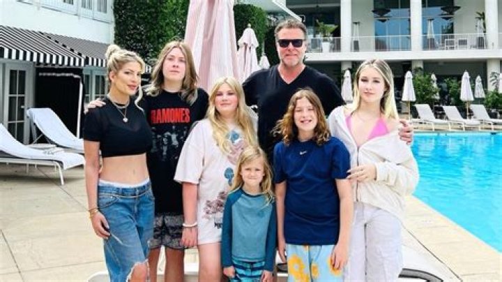 Tori Spelling wants a sixth child with husband Dean McDermott despite the couple having financial difficulties!
