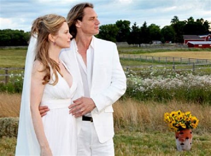 “True Blood” Star Kristin Bauer van Straten married to Abri Van Straten! Their Interesting Love story!!