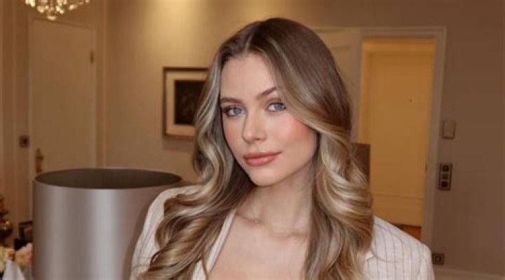 Uresa Zogu Bio (Wiki) 