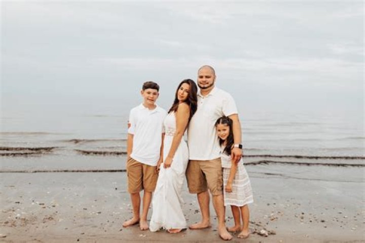Vee Rivera - Age, Family, Bio