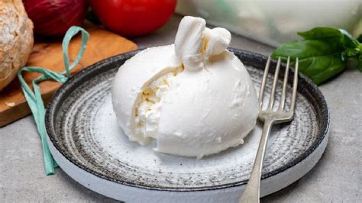 What can I use instead of mozzarella cheese?