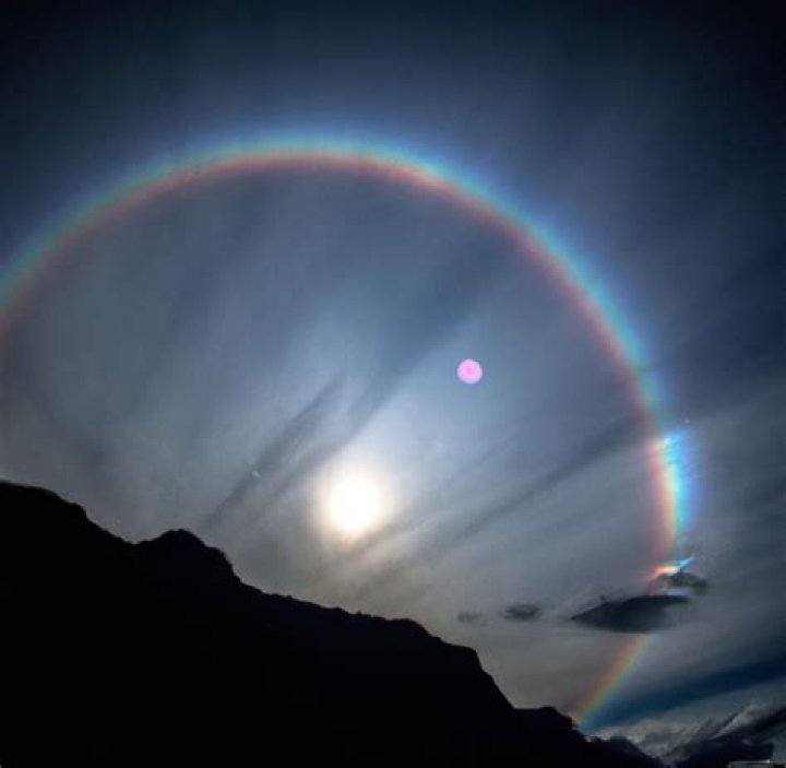 What does a Moonbow look like?